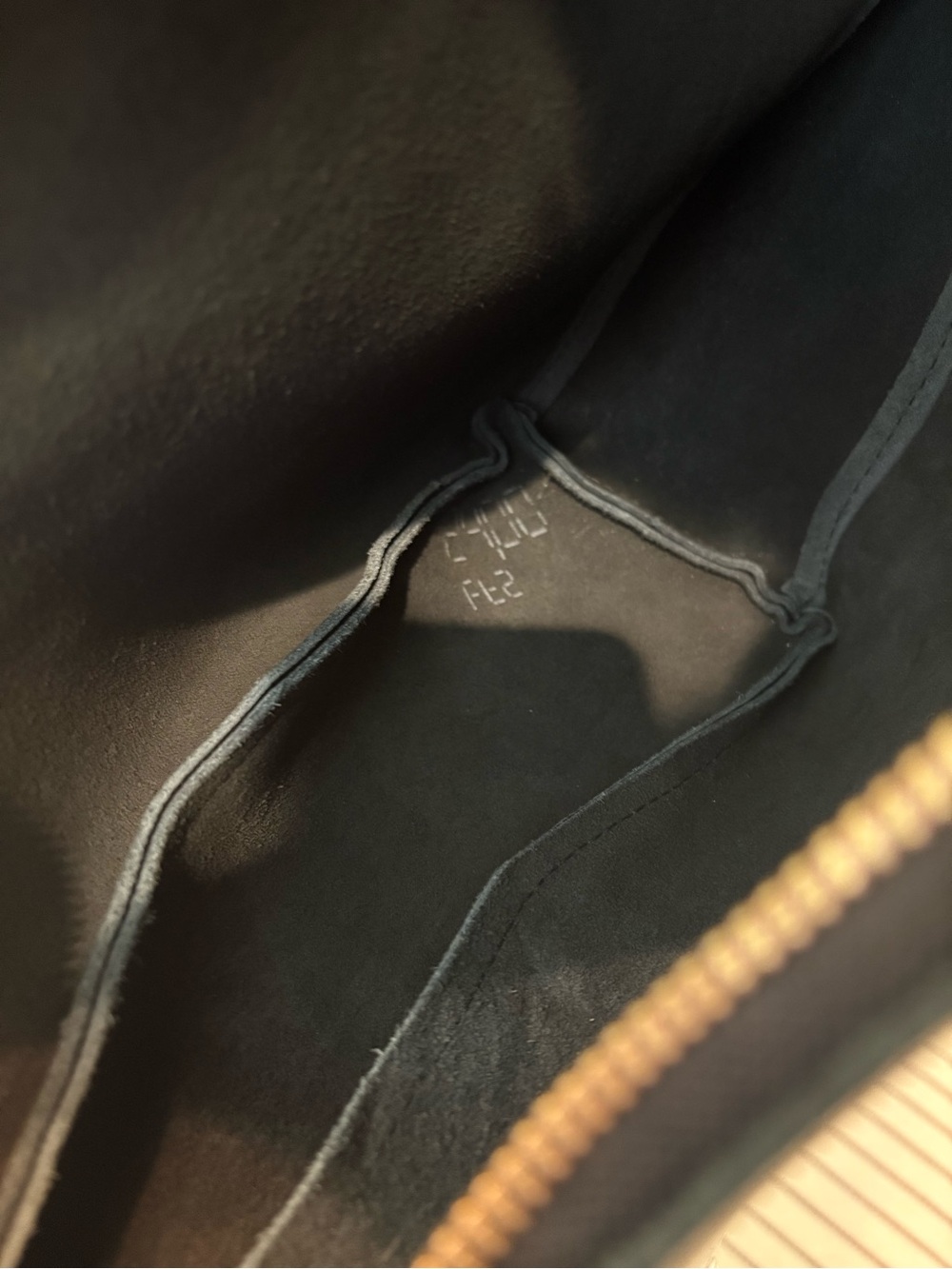 Portland Leather | Large Aspen + sidekick zip pouch | Black - Picture 10 of 17